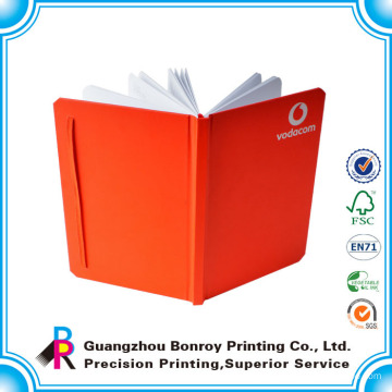 Cuaderno de papel cuadriculado de color rojo Pantone A5 con banda elástica